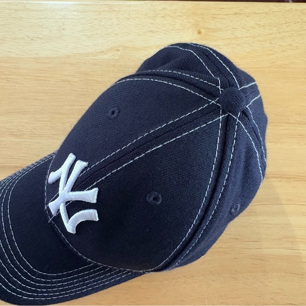 New Era 9TWENTY New York Yankees Contrast Stitch Cap — Youth - Picture 3 of 8